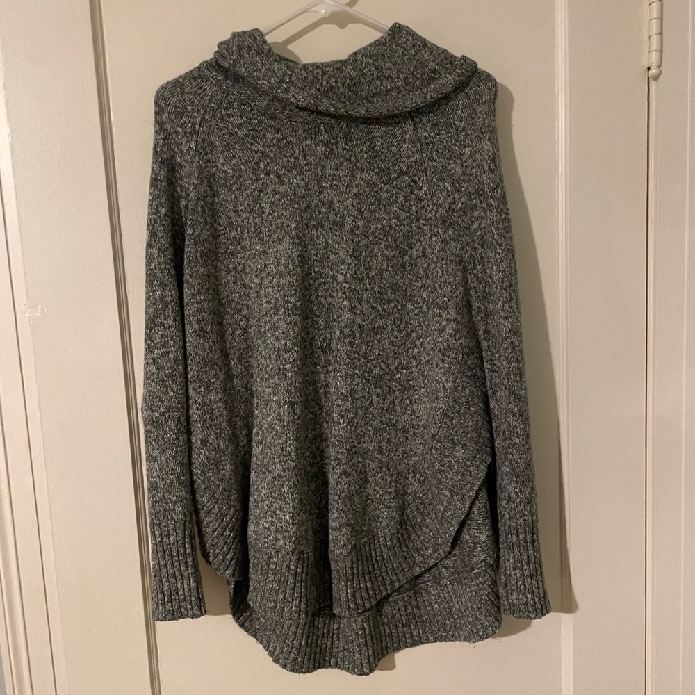 Leo & Nicole Cap w/cowl neckline, Size M
